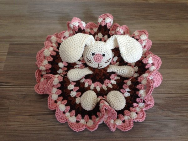 Häkelanleitung Kuscheltuch Hasi von The KnitKnotShop