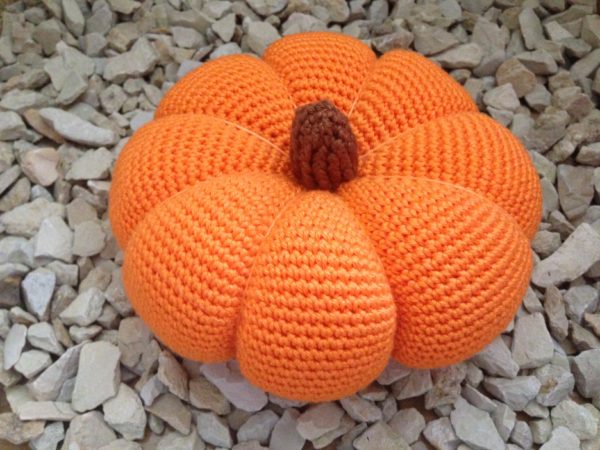 Häkelanleitung Halloweenkürbis Pumpkin von The KnitKnotShop