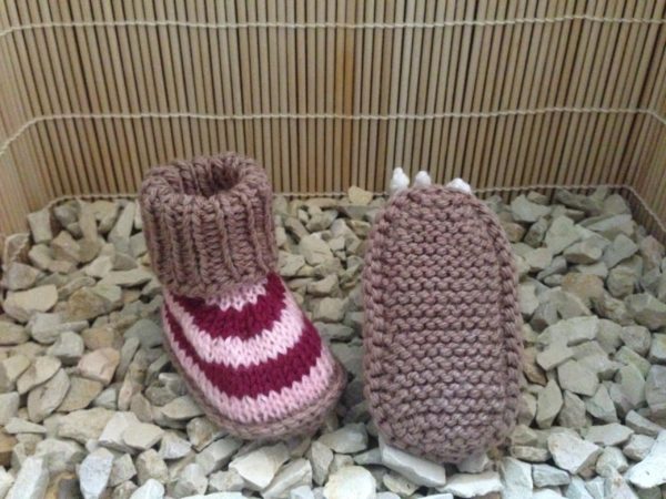 Strickanleitung Babyschuhe Stripes von The KnitKnotShop