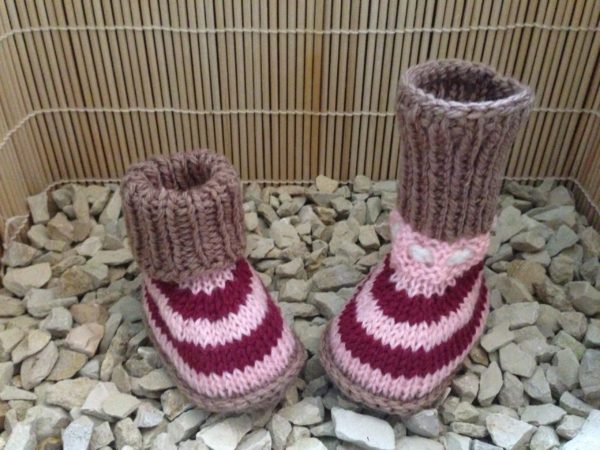 Strickanleitung Babyschuhe Stripes von The KnitKnotShop