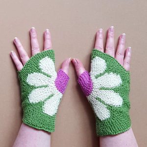 Strickanleitung Blümchen Fingerless Gloves von Sybil R