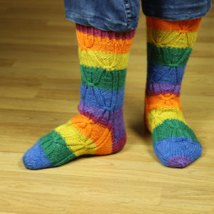 Strickanleitung Wrapped Rainbow Socks von Tanja Lüscher