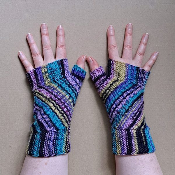 Strickanleitung Partly Biased Fingerless Gloves von Sybil R