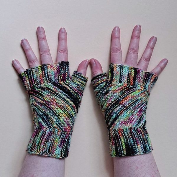 Strickanleitung Partly Biased Fingerless Gloves von Sybil R